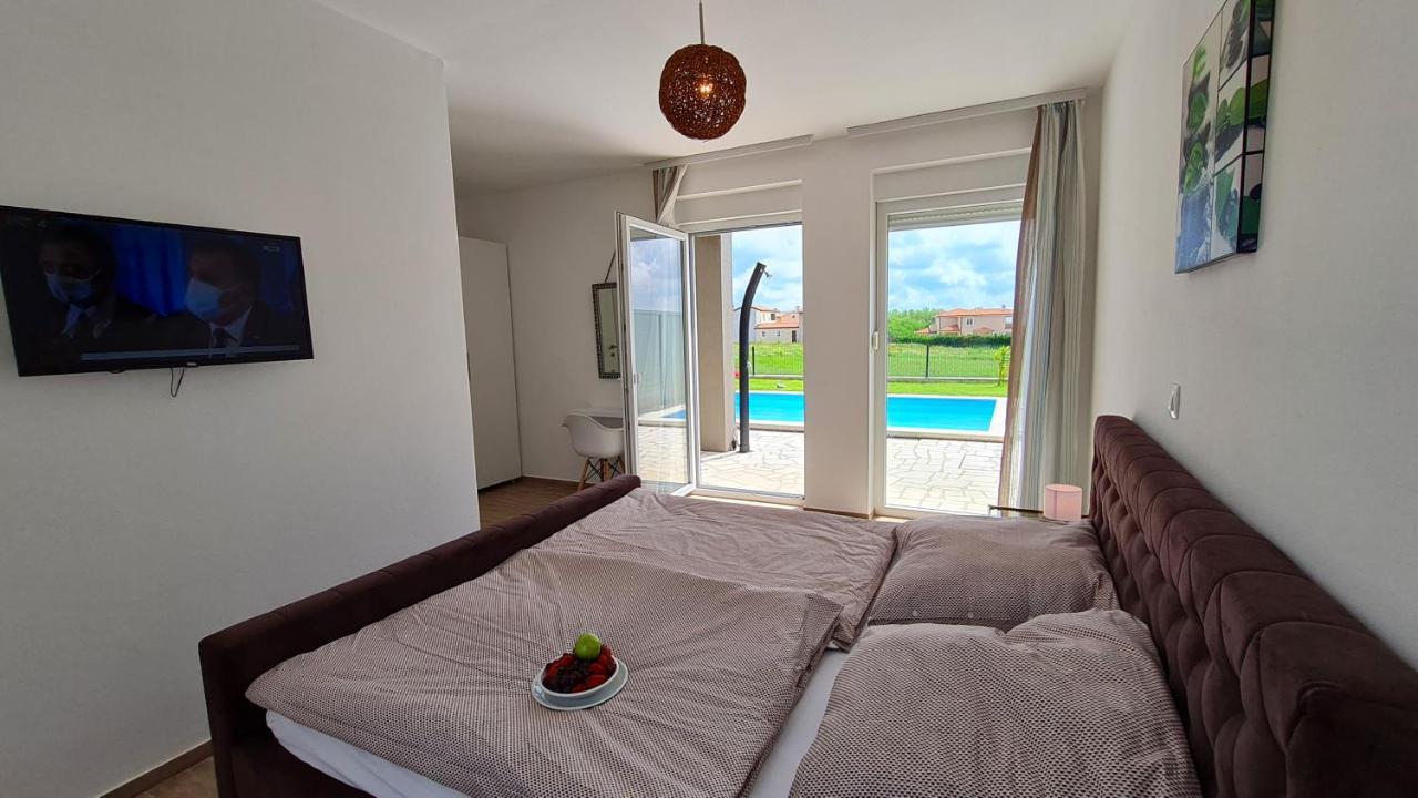 Villa Robert Kaštelir Kültér fotó